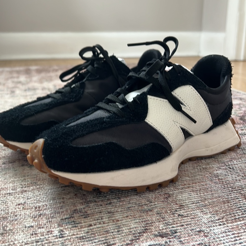 New Balance 327